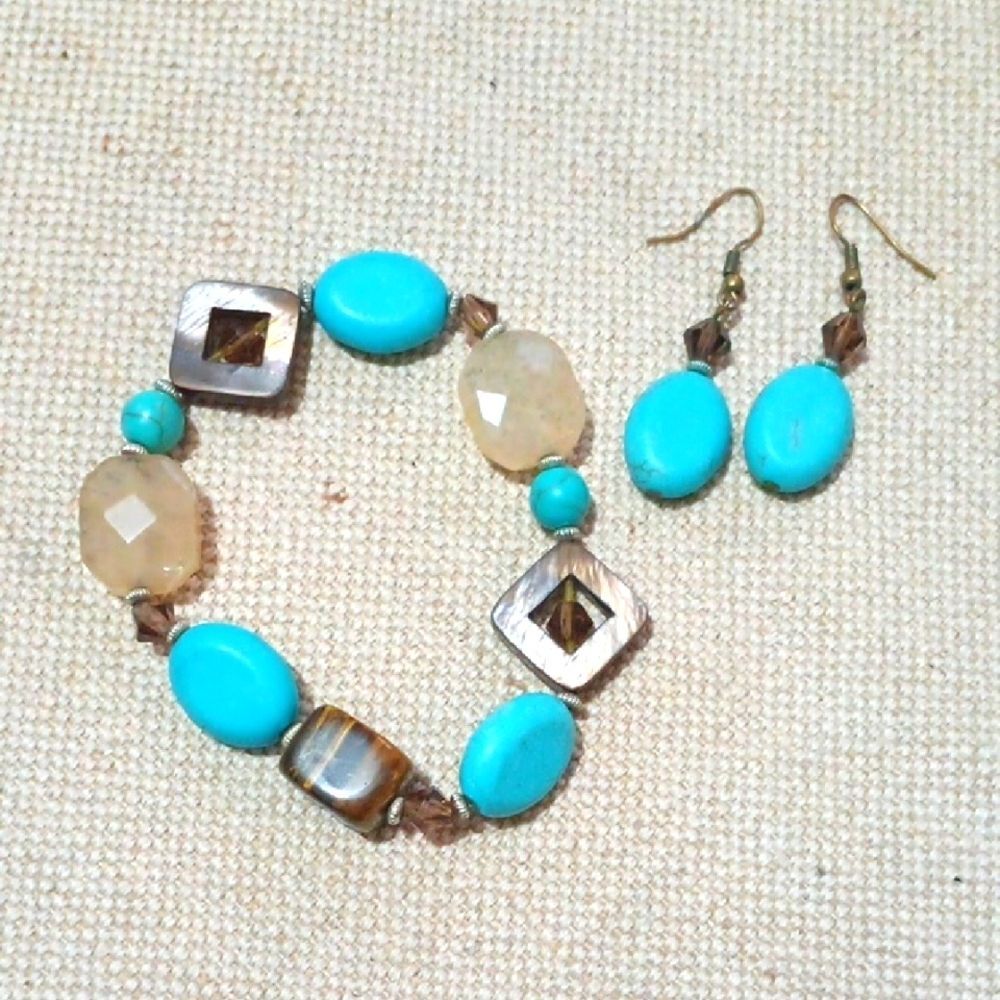 Vintage Turquoise and Beige Beaded Jewelry Set